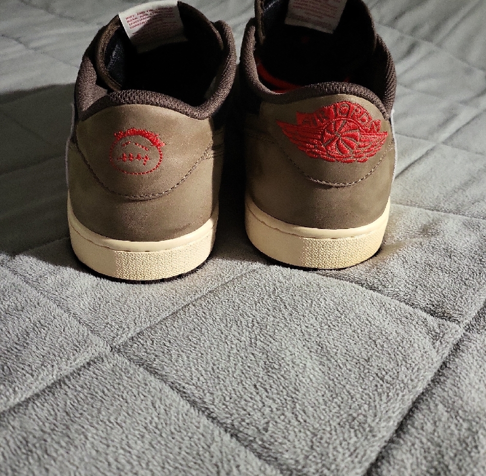 TRAVIS SCOTTS - Picture 4 of 9